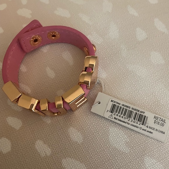 4 for $25 Set of 2! BCBGen  “TRUE💗” Pink and Gold tone Slider Bracelet. NWT! - Picture 4 of 5